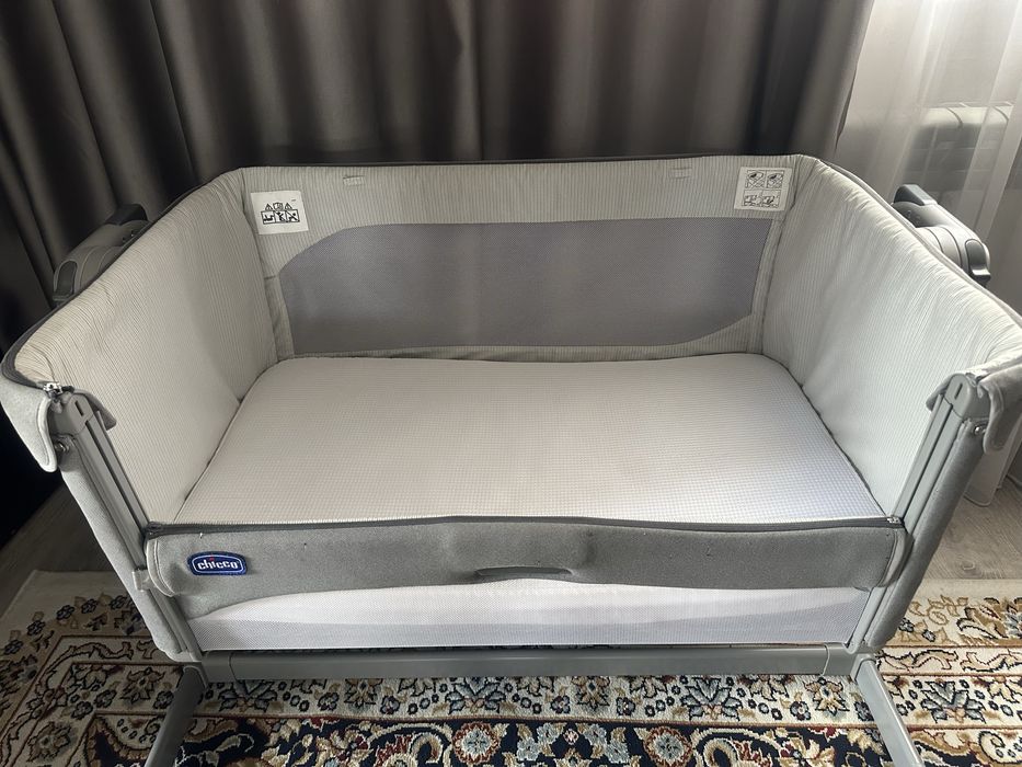 Продам манеж chicco