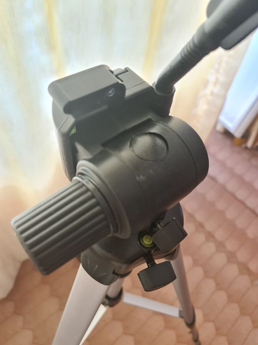 Продам Штатив Continent C1