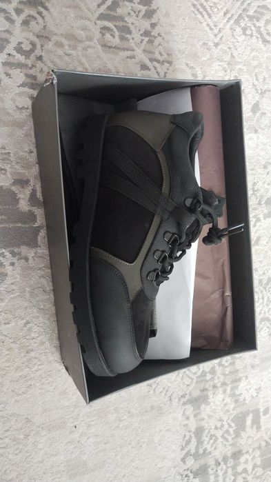 Продаётся кроссовки мужские зима