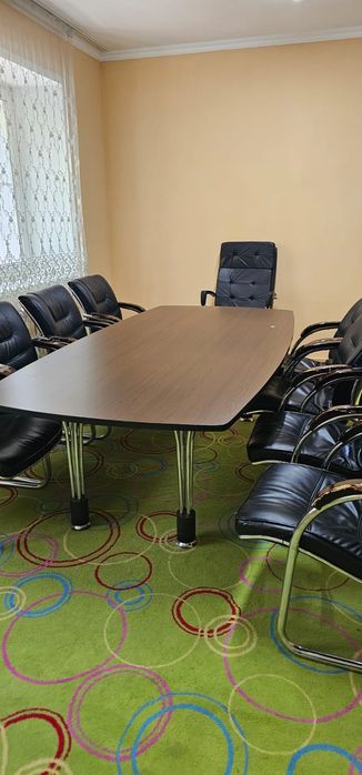 Продам стол с креслами