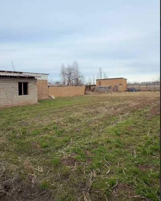 Маданият махаллада 8 сотули курук йер сотилади ! 7800 !