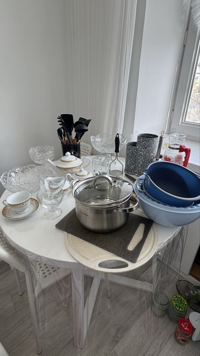 Посуда разные кострюли сковородки