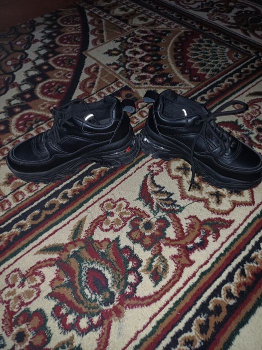 Kerasofka qizlarniki holati yaxshi ozgina kiyilgan