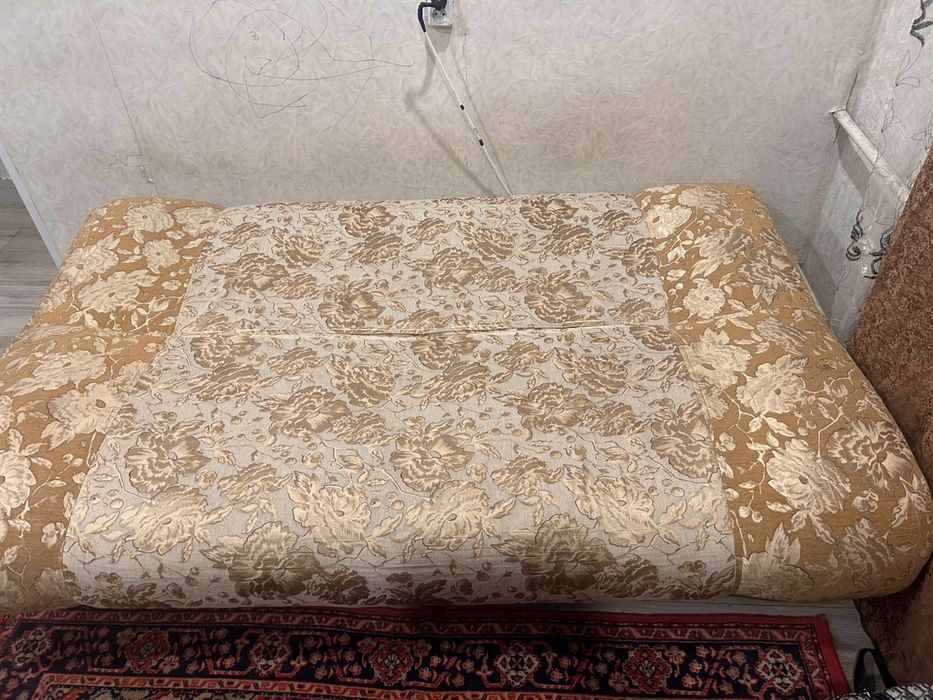 Диван в хорошем состоянии