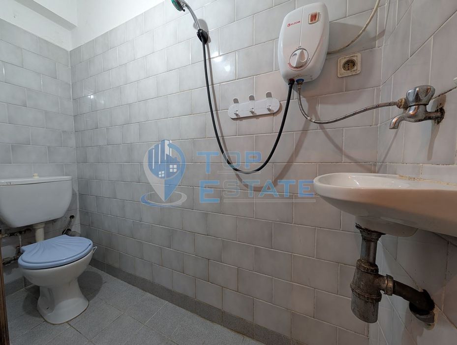 Едноетажна монолитна къща в центъра на град Златарица