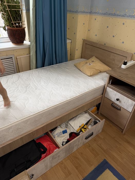 Комплект кровать, матрас, стол, полки, шкаф