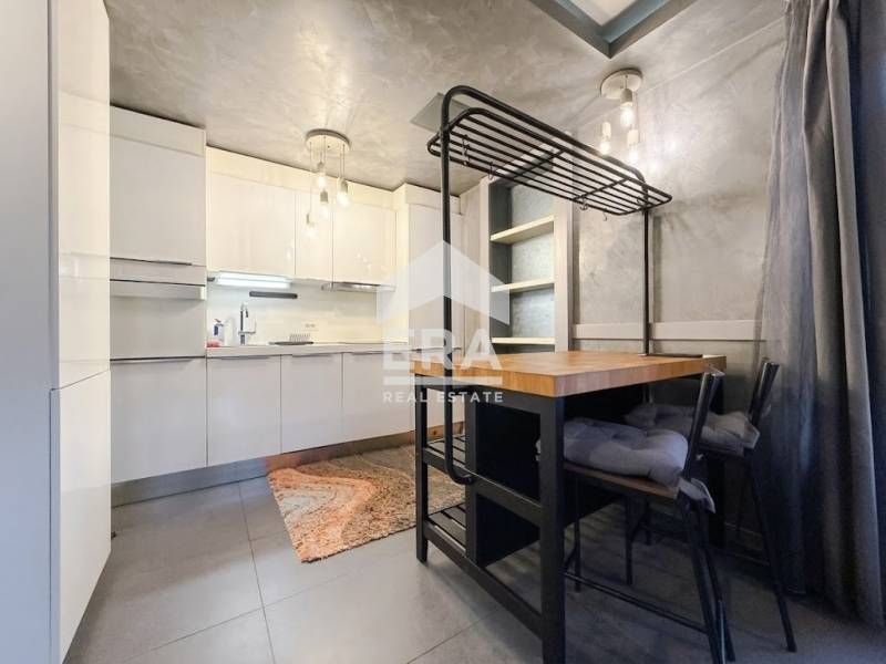 Дава се под наем Тристаен апартамент в София, Витоша - 90 кв.м за 897.6 € - Снимка #2