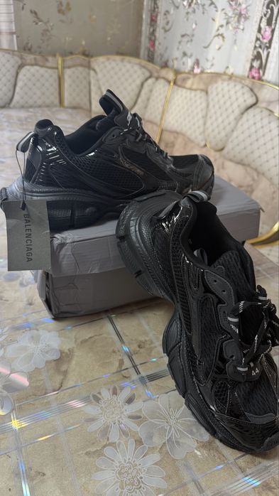 Новые кроссовки BALENCIAGA