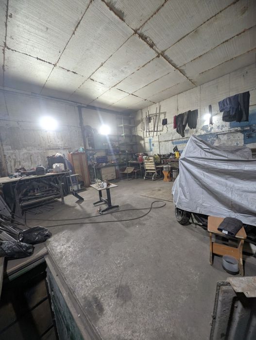 Продаётся большой гараж