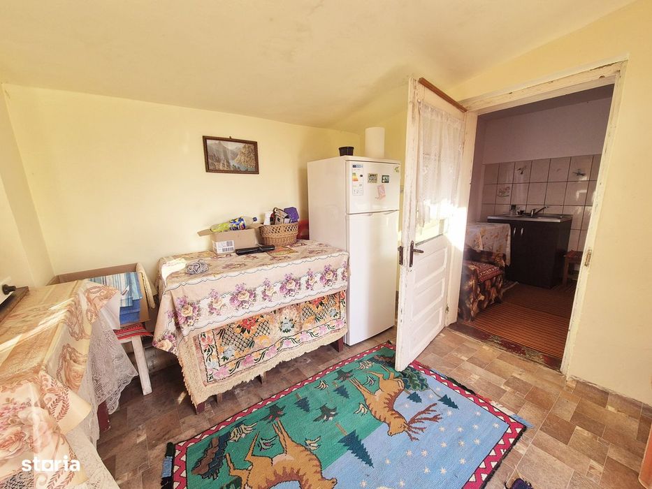 Casă din cărămidă și teren generos, comuna Dobreni