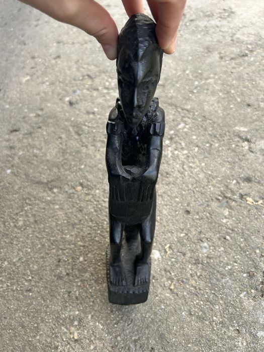 Statueta din lemn masiv