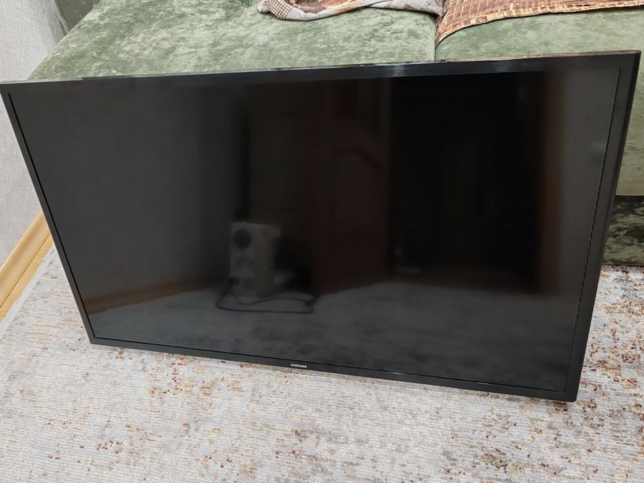 Продам телевизор самсунг 92см
