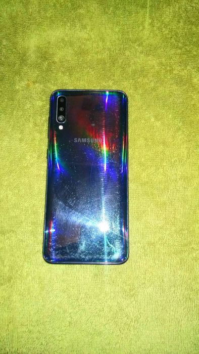 Samsung a70 6/128 sotiladi