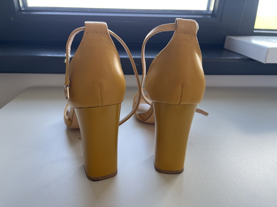 Sandale piele dama 39, ca noi