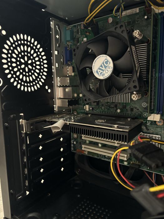 Calculator Gaming + Tastatura si mouse