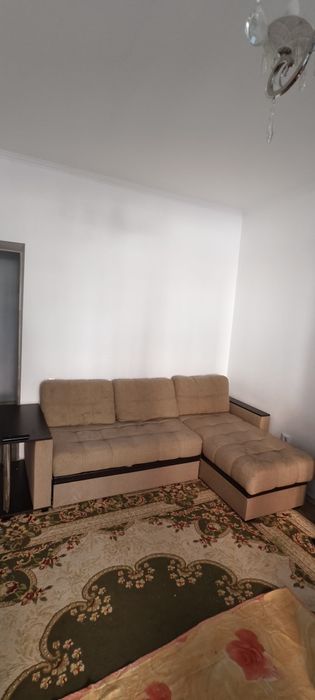 Диван коричневый