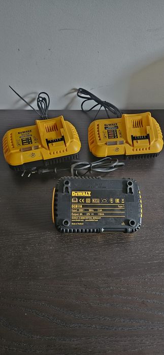 Încărcător rapid DeWalt dcb 118