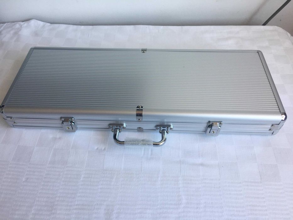 Trusa Poker 500 jetoane inscripționate la diplomat. SIGILAT!