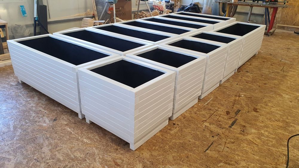 Jardiniere - ghivece (pret redus) personalizate lemn masiv