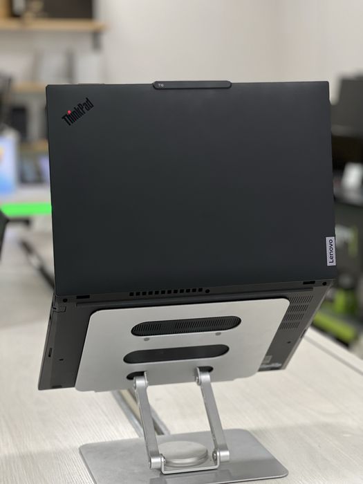 Lenovo thinkpad T16 | Core Ultra 5 | 16Gb DDR5