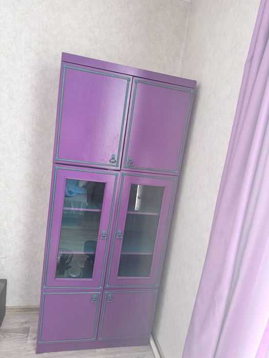 Яркий шкаф для смелого интерьера