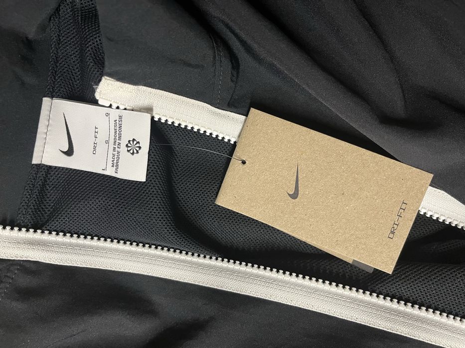 Анцунг Nike L нов