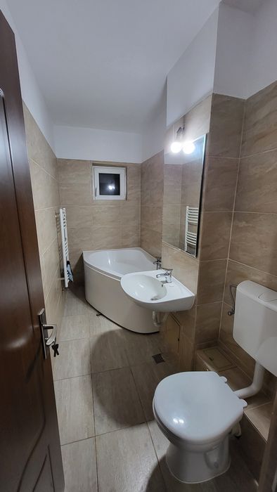 Garsonieră  spațioasă de închiriat.