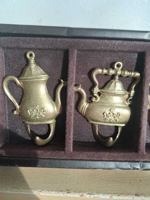 Cuiere decorative vintange din alamă solidă