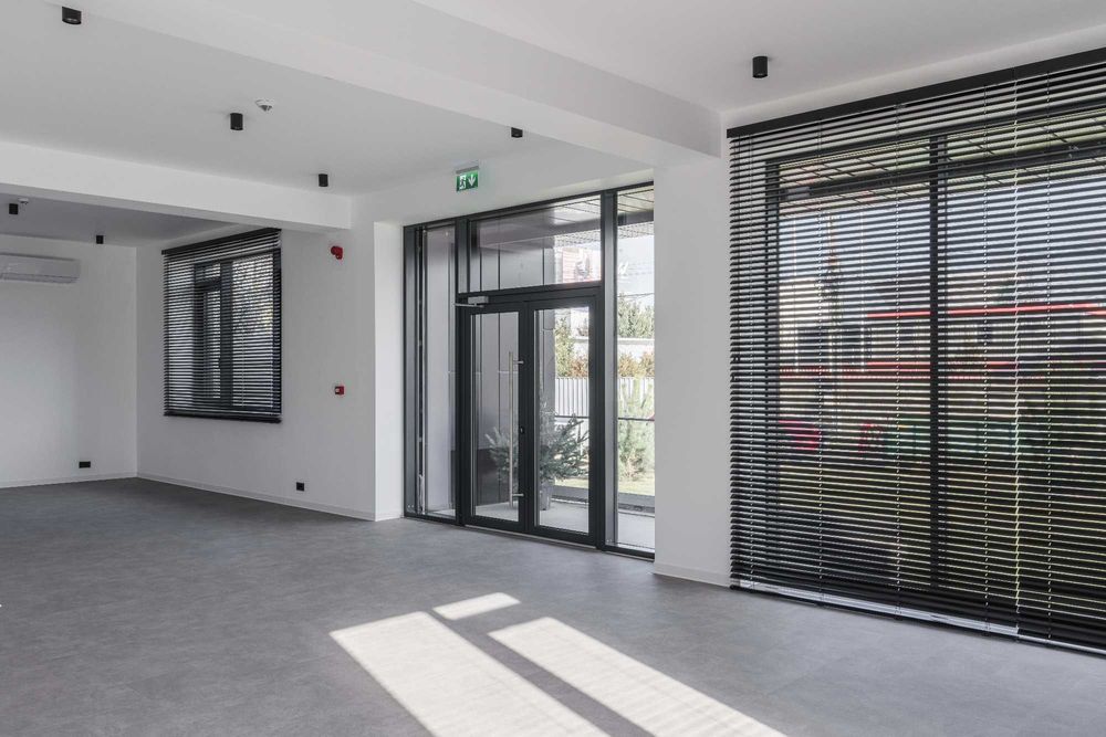 De inchiriat spatiu comercial/birouri/showroom/magazin/farmacie la parter DN1 246.5mp