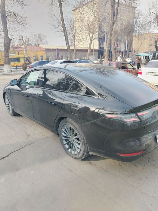 Автомобиль сотилади