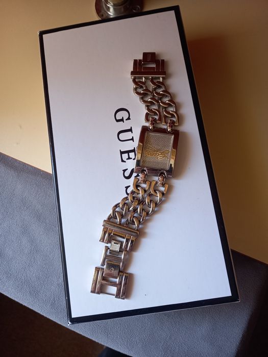 Ceas Guess foarte frumos