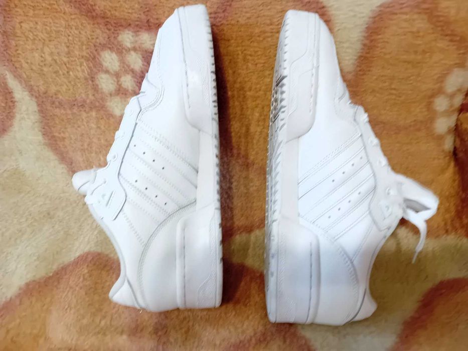 Адидас кожен 43 номер