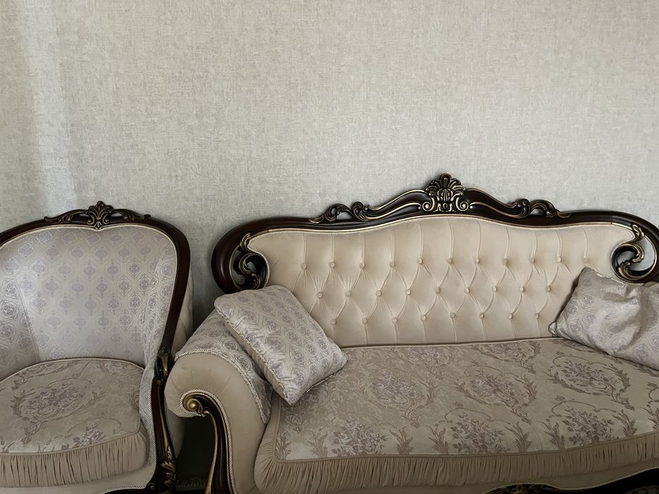 Срочно королевский диван с креслом