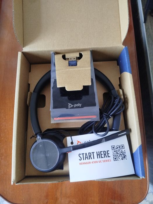 Poly Voyager 4320 UC – Simsiz professional headset