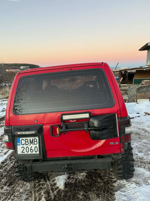 Стойка на мястото на резервната гума