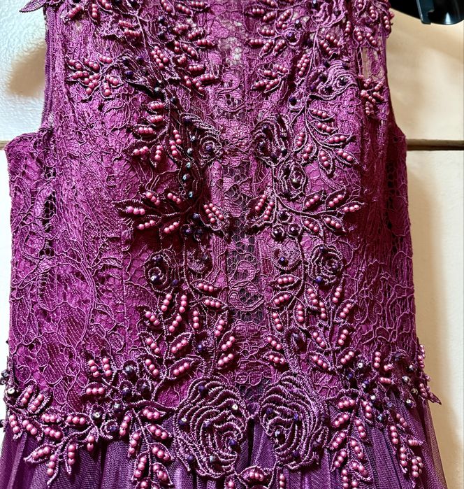 Иккита  куйлак сотилади. Продаются  платья вечерние!