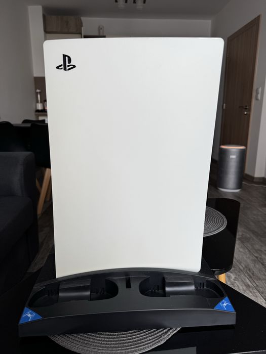 PlayStation 5 Диск Версия 825GB + 2 Контролера + Охлаждаща Стойка