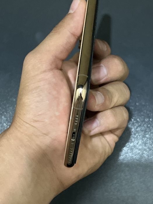 iPhone xs max 256gb yomkost 68 ochilmagan