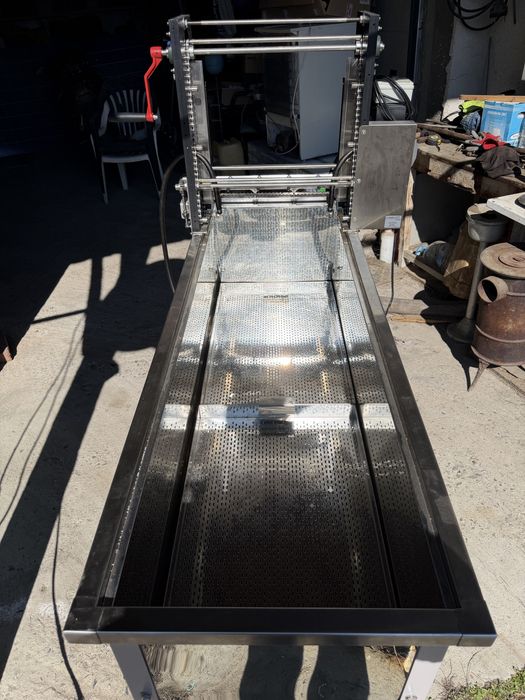 Разпечатваща машина за пчелни пити