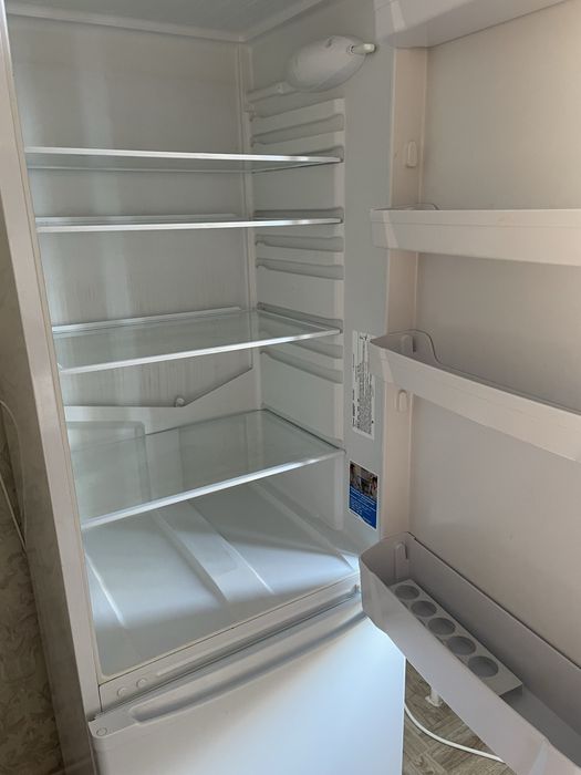 Холодильник Indesit