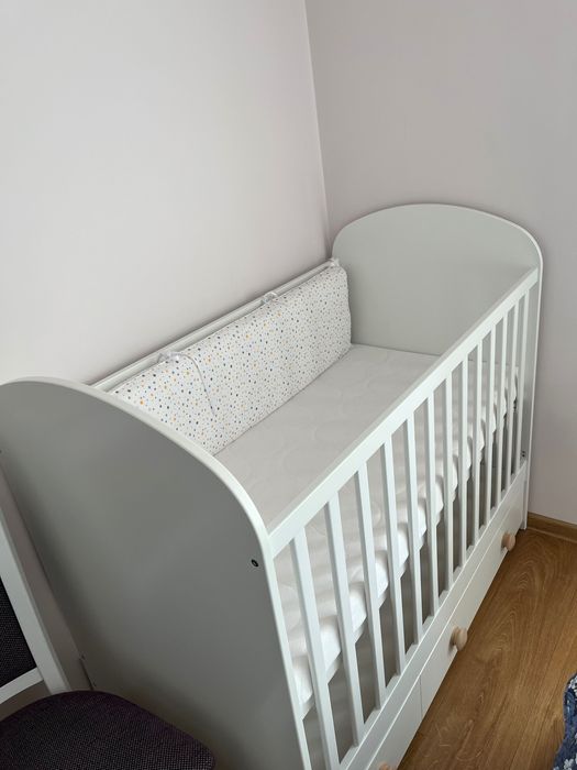 Бебешко креватче с чекмедже