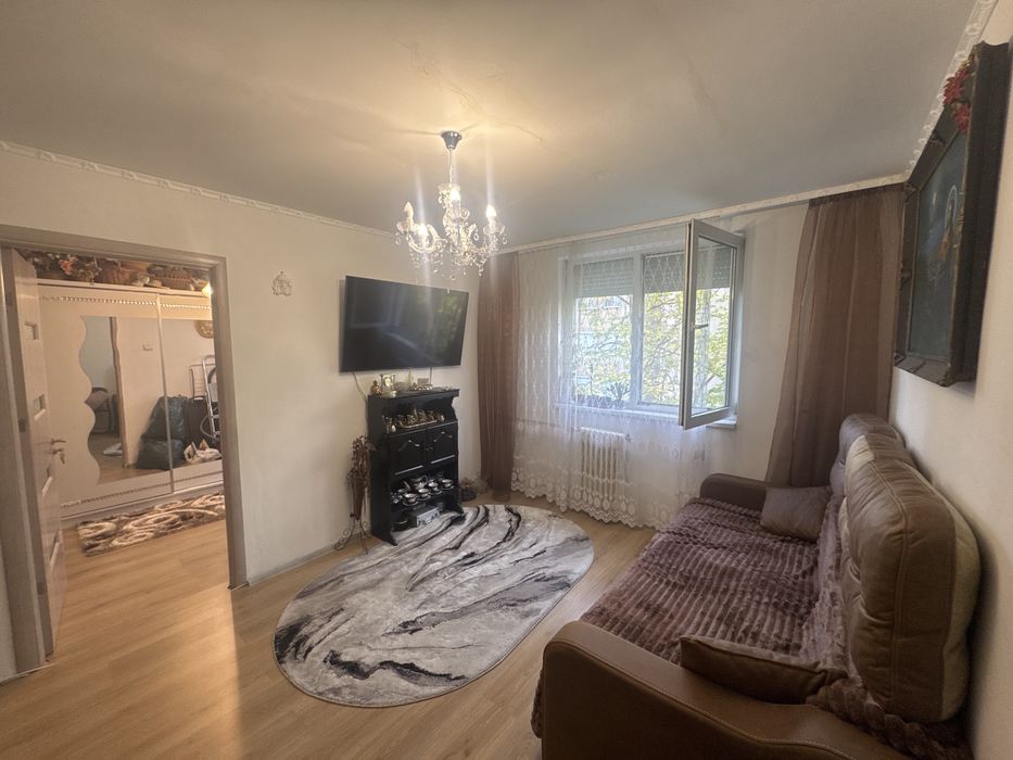 Vand apartament două camere urgent
