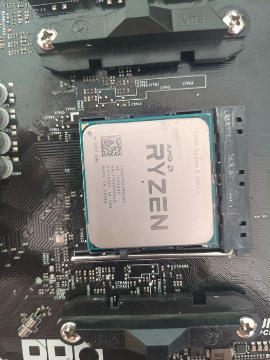 Продаю процессор AMD Ryzen 5 2600x