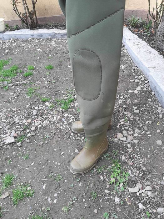 Cizme pescuit cu salopeta  marimea 42