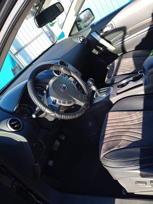 Машина  ниссан роджи