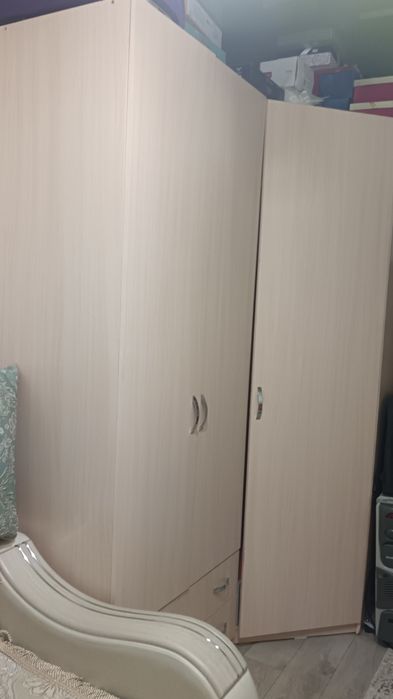 Продам угловой шифонер