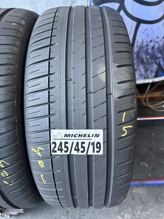 245/45/19 Michelin