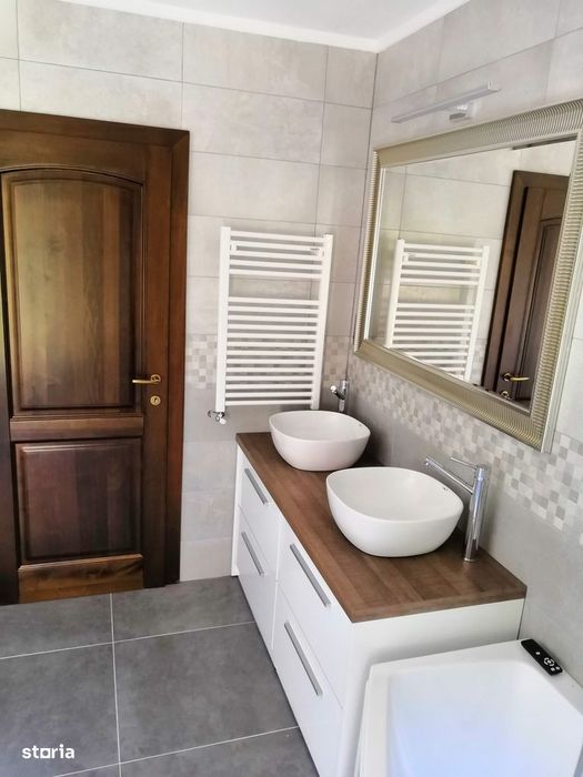Casă de vânzare + Spațiu Comercial | 220 mp utili | curte 555 mp |