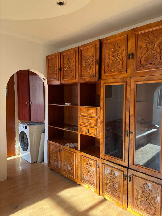 Închiriez apartament cu 2 camere