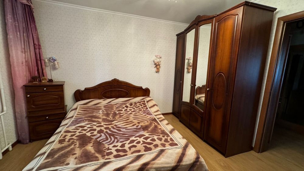 Продается спальный гарнитур